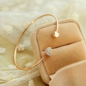 🆕 Love Heart Bracelet 💕